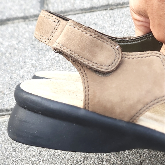 Aerosoles Flower Bed Tan Nubuck Leather Sandals 7 - Picture 7 of 10